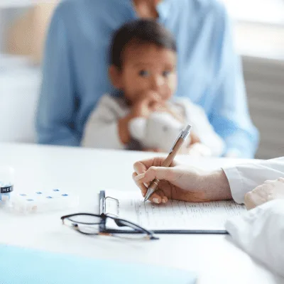 ¿Qué especialista trata los problemas de rodilla infantil?